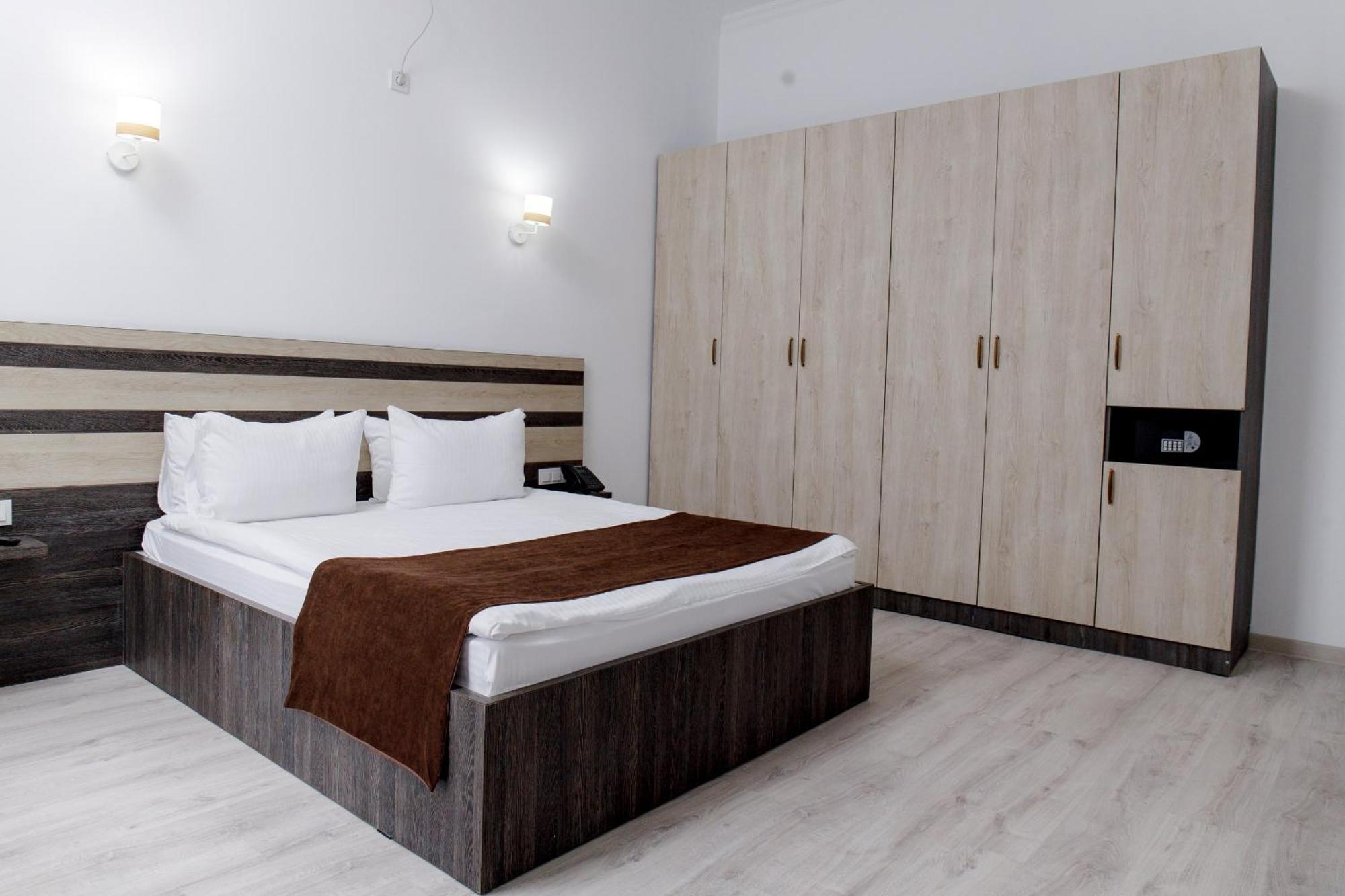Infinity Plaza Hotel Atyraū Zewnętrze zdjęcie