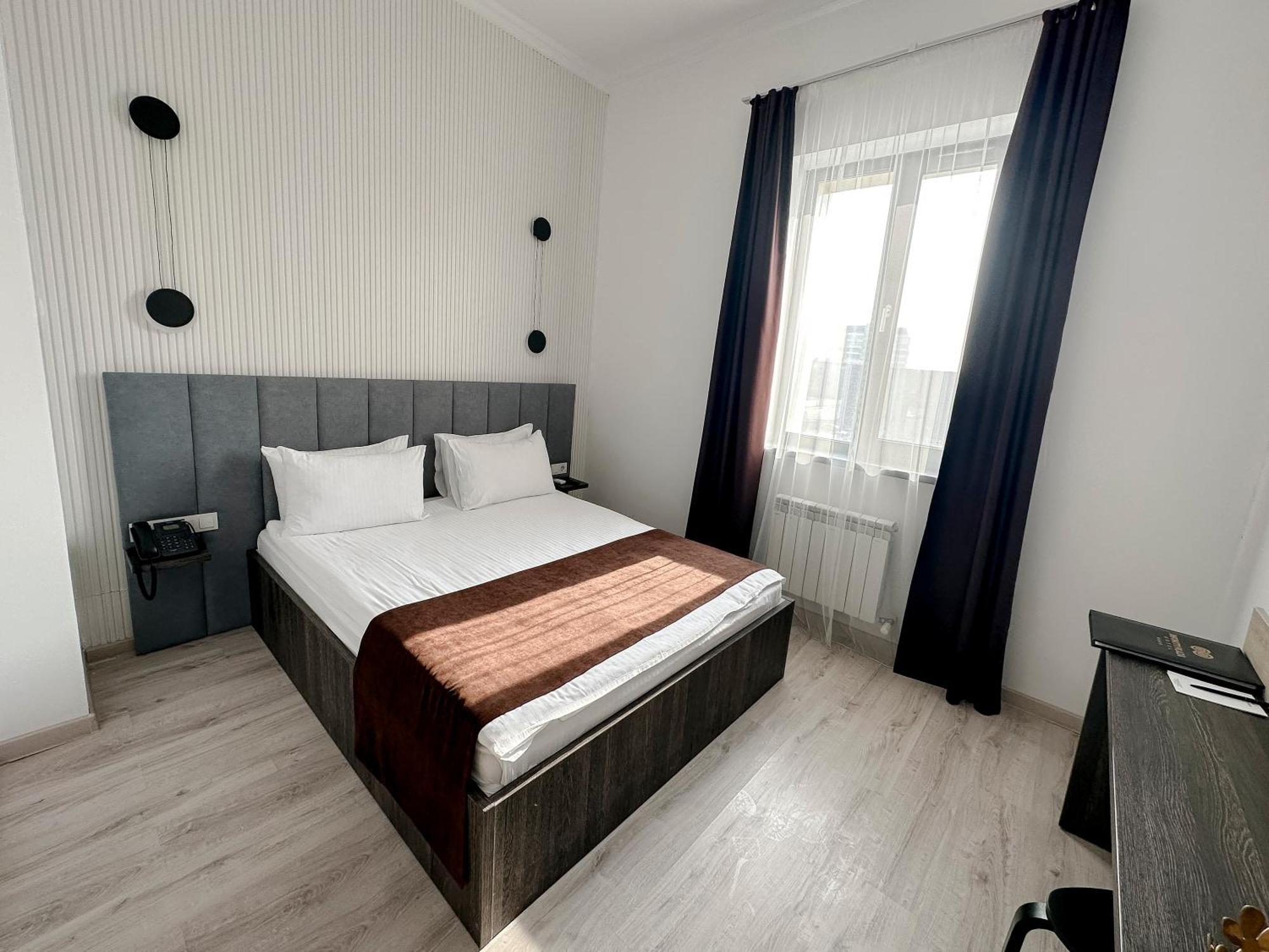 Infinity Plaza Hotel Atyraū Zewnętrze zdjęcie
