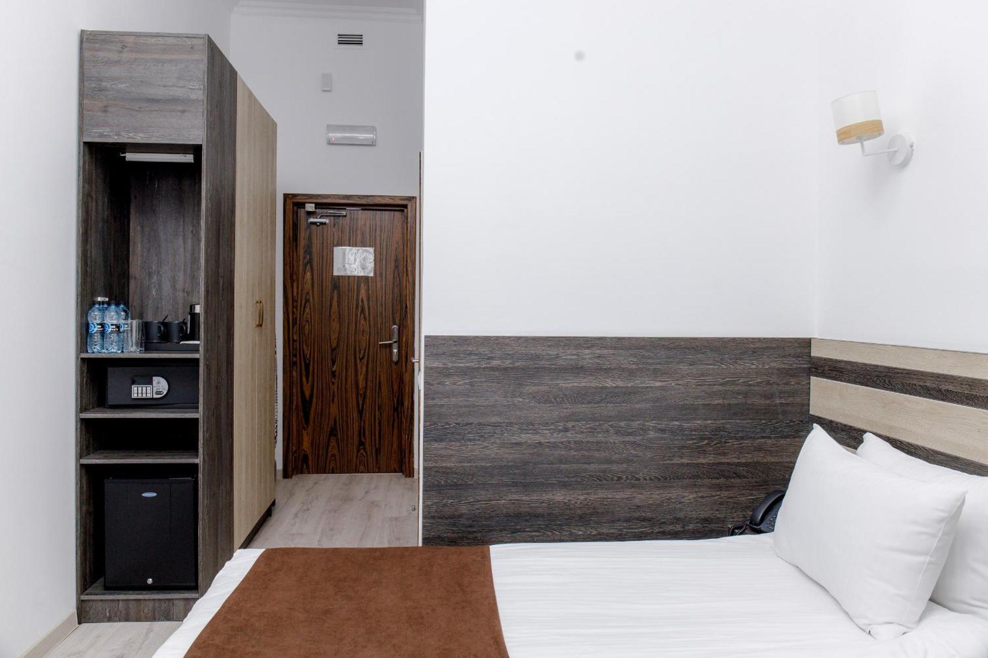 Infinity Plaza Hotel Atyraū Zewnętrze zdjęcie