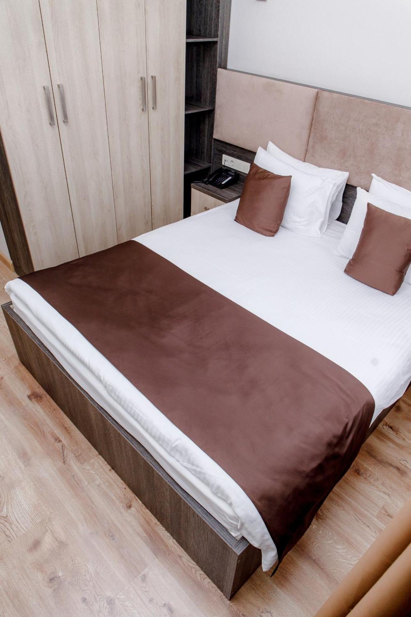 Infinity Plaza Hotel Atyraū Zewnętrze zdjęcie